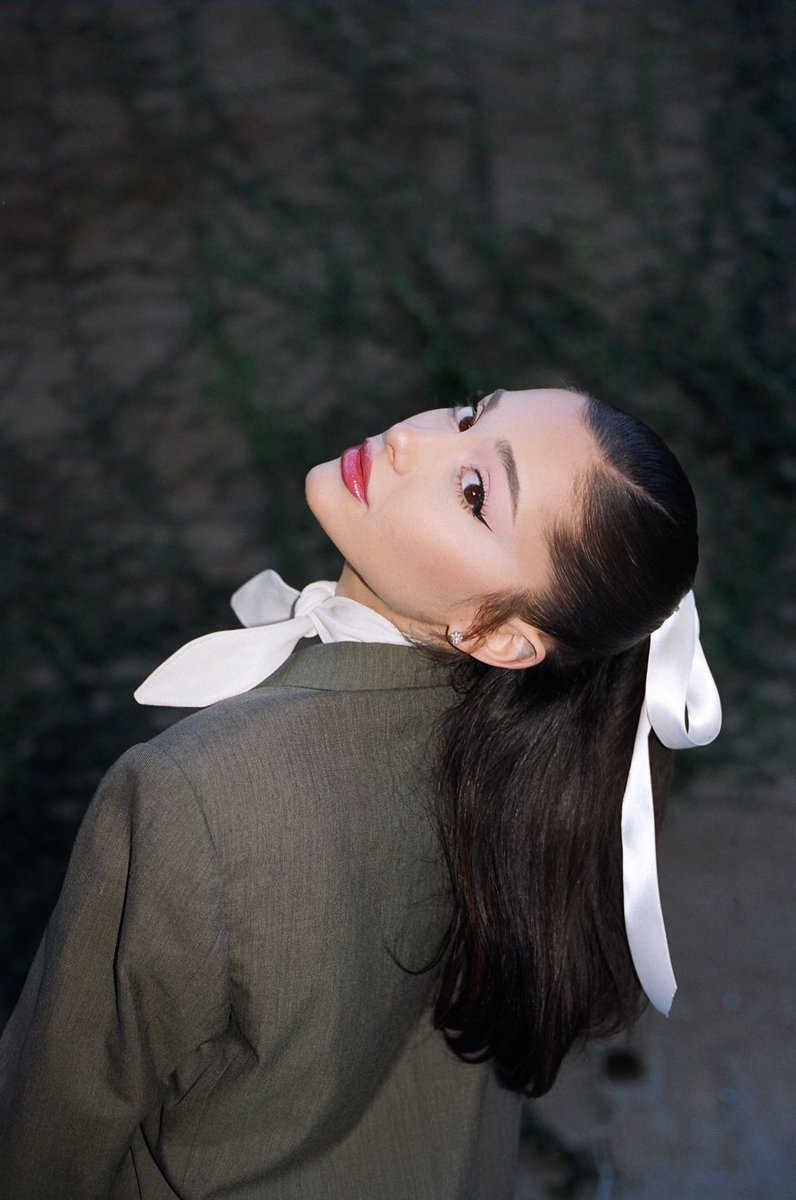 arianaknew's tweet photo. mother https://t.co/RIVYNa0brj