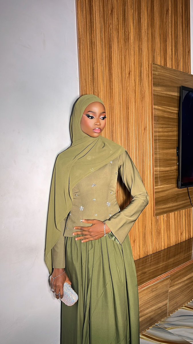 Yusuf_pemilola's tweet photo. My look to my faculty dinner and award night the other day 😌🥰

Looked so pretty 🥹❤️ https://t.co/5C7xAdFB8u