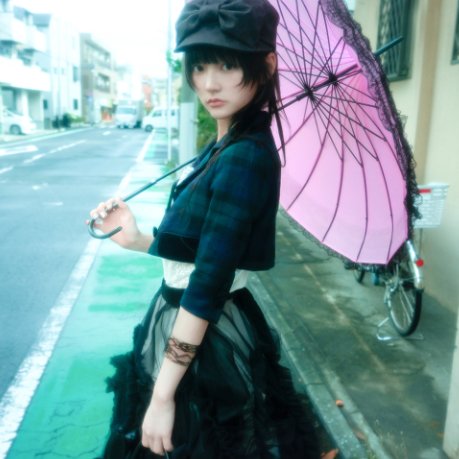 kiiiyuriii's tweet photo. shes their child #wow https://t.co/1cW2Lzv5nd