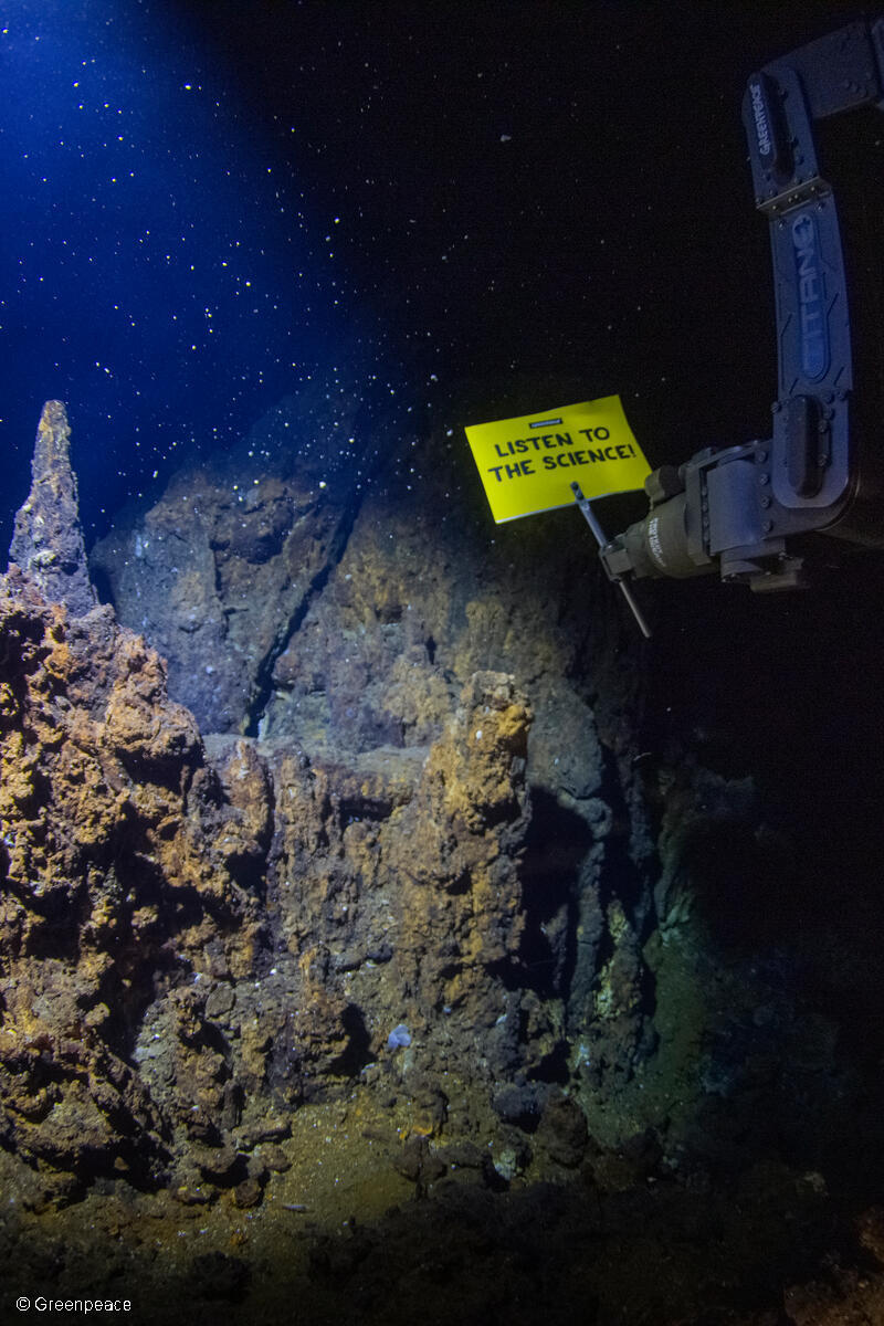 GreenpeaceCA's tweet photo. Calling you from 2,300 metres deep: listen to the science to make informed decisions about the seabed @Joanne_NL @AnitaAnandMP 

Tell Canada to support Vanuatu’s resolution putting science first at the #InternationalSeabedAuthority meetings this Thursday. https://t.co/NQd7BYpyhB