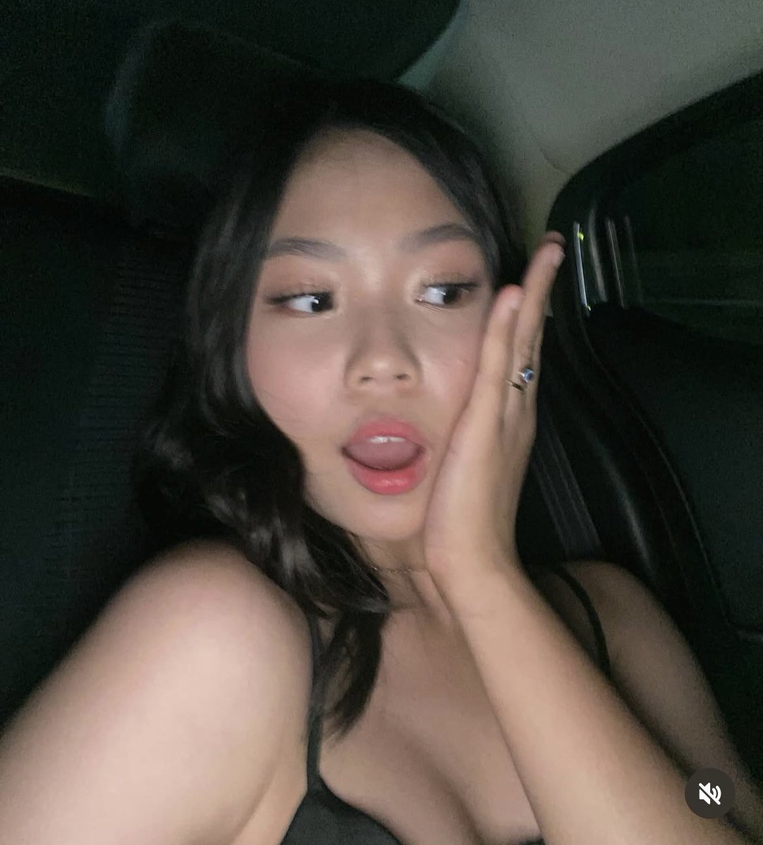 Popularoutcaste's tweet photo. Cuckys cute lil sis https://t.co/n26dKszt3M