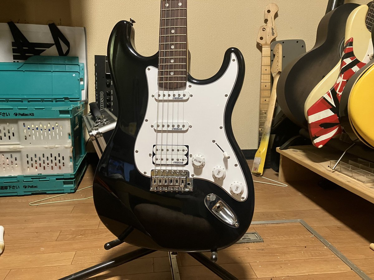 smith__227's tweet photo. 3000円で買ったRDRとやらのストラトで弾いたけど普通に音悪くない
でもやっぱストラト苦手 https://t.co/XKl2QAJIpY