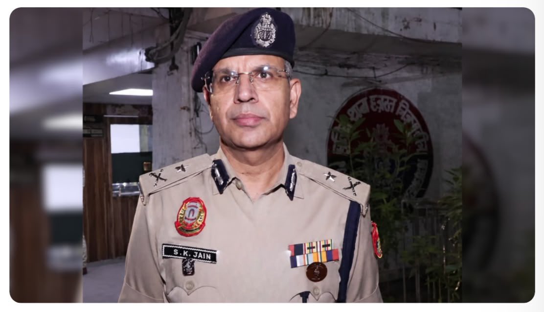 JournalistPRIN3's tweet photo. दिल्ली के CP के OSD के बदले जाने की संभावना
@CPDelhi @HMOIndia @PMOIndia @DelhiPolice 
दिल्ली के CP के OSD, एस.के. जैन को बदला जा सकता है। वे एक IPS अधिकारी हैं और पूर्व CP सतीश गोलचा के OSD थे। https://t.co/R8fRreO143
