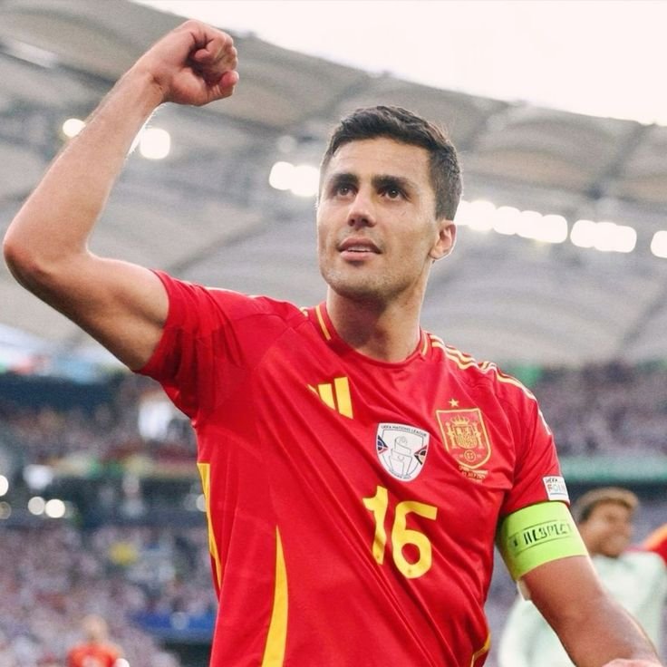 theMadridZone's tweet photo. 🚨💣 BREAKING: Some Spanish Barca players are PUSHING for Rodri to join Barca!

However, the player is giving FULL PRIORITY to Real Madrid. @MatteMoretto https://t.co/uByBh6yDcU