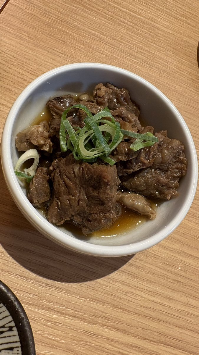 x8629g's tweet photo. 大阪グルメ
職場の人に連れてこられて、
今日は肉祭り🥩🥩🥩
チャックアイにハラミに、ソーセージ、牛すじと、
飲み物がこの界隈ハイボールとか99円とけビール199円とか看板でよく見て、本当に天国✨️（ここは260円でしたけど😅）
また来たいなー大阪✨️ https://t.co/PTvMlWKSd2