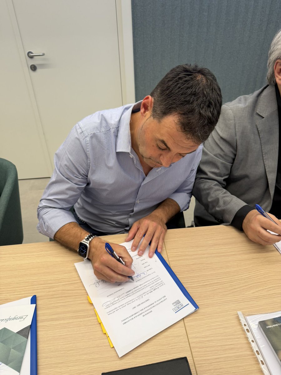 cislfp's tweet photo. VIA LIBERA ALLA PRE-INTESA AL CCNL SANITÀ PUBBLICA 2025-2027 ✅ 

La delegazione CISL, guidata dal segretario generale @cislfp @chierchiar ha sottoscritto la pre-intesa al rinnovo contrattuale. Via libera anche da parte di tutte le organizzazioni sindacali al tavolo @aran_agenzia https://t.co/YrErW6tP5x