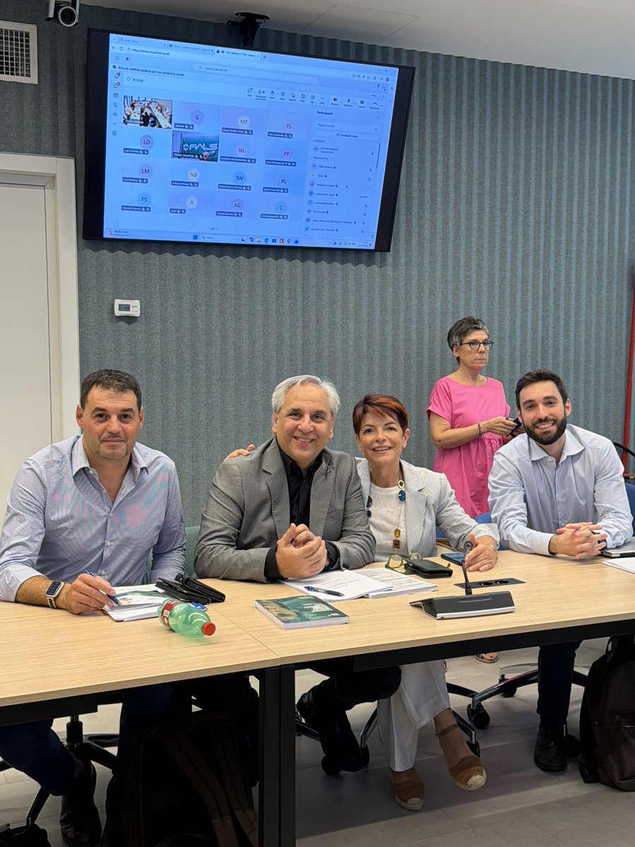 cislfp's tweet photo. VIA LIBERA ALLA PRE-INTESA AL CCNL SANITÀ PUBBLICA 2025-2027 ✅ 

La delegazione CISL, guidata dal segretario generale @cislfp @chierchiar ha sottoscritto la pre-intesa al rinnovo contrattuale. Via libera anche da parte di tutte le organizzazioni sindacali al tavolo @aran_agenzia https://t.co/YrErW6tP5x
