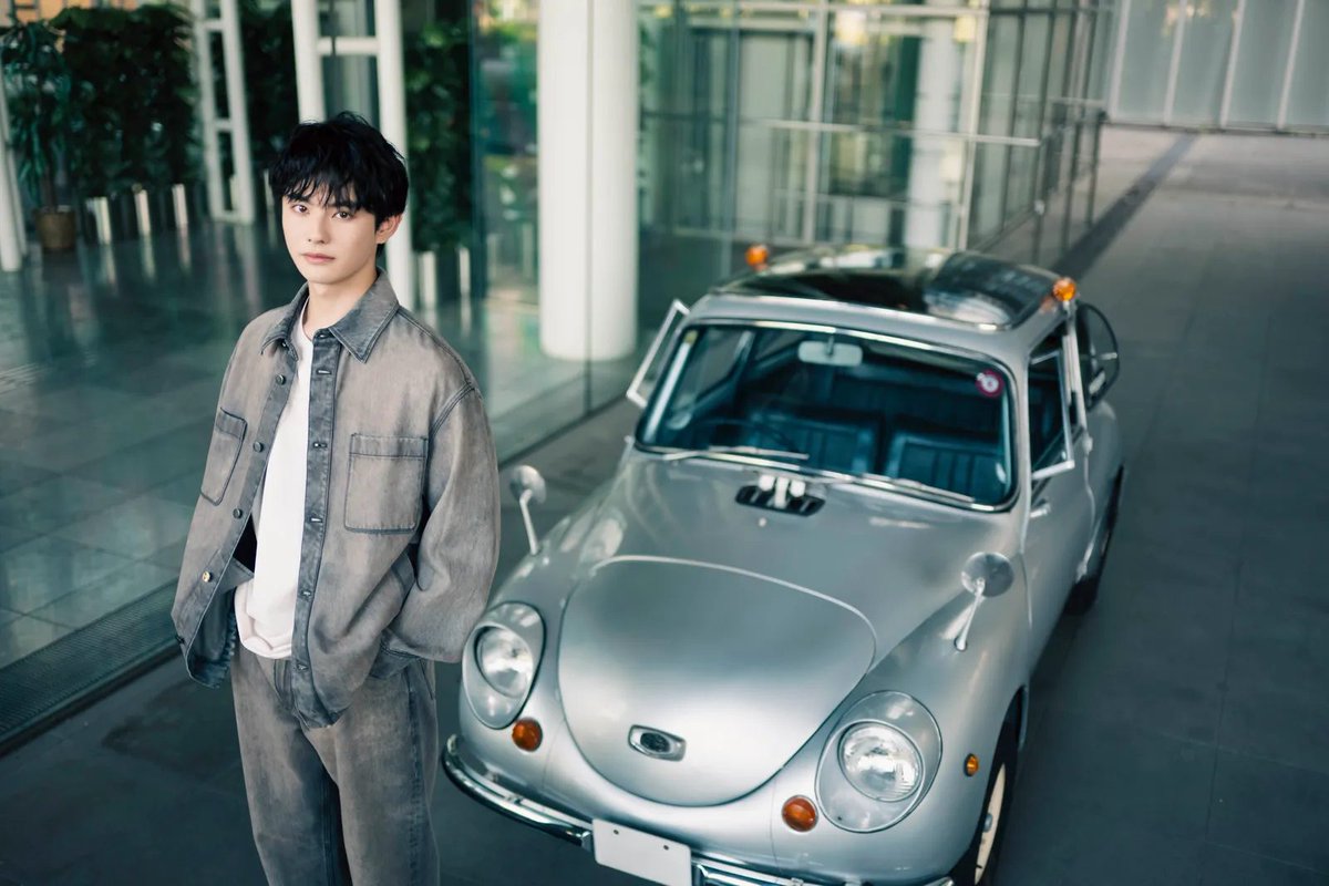 GQJAPAN's tweet photo. 「これは、“クレヨンしんちゃん”ですね！」と、言いながら、前田さんが近づいたのは、スバル「360」。

▼#愛車の履歴書──Vol79. #前田拳太郎 さん（番外・後編）
https://t.co/HO8F8BN3vD https://t.co/9qEeTmXQWO