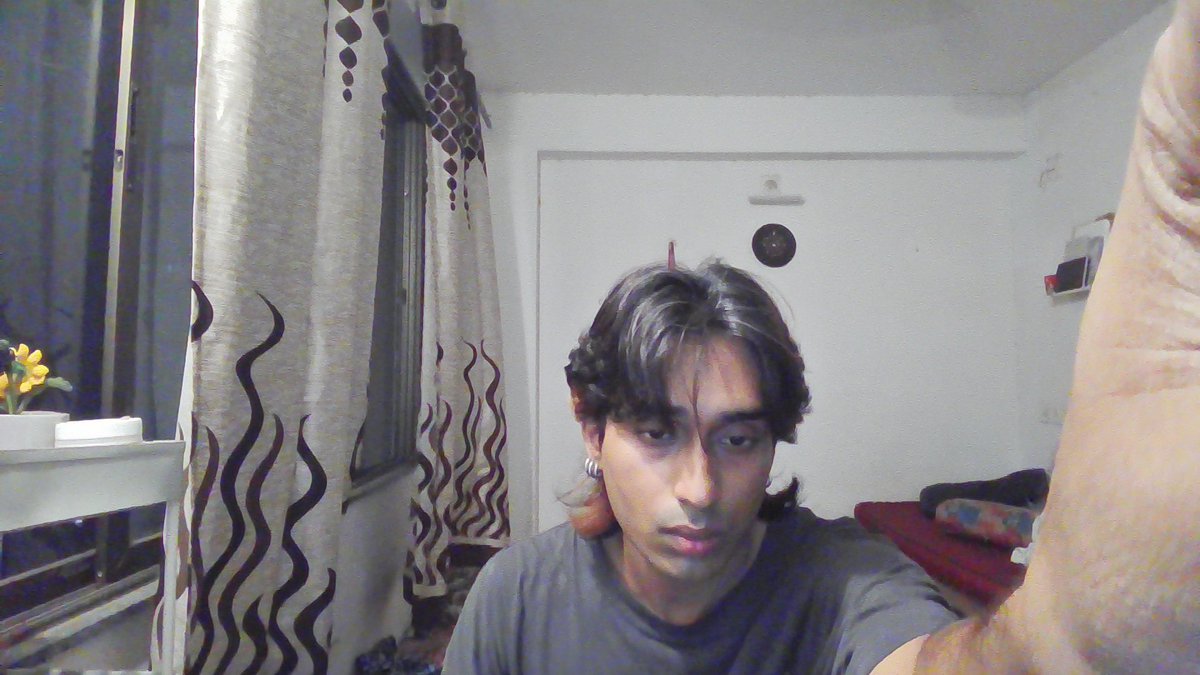 chimmikook7's tweet photo. lappy cam sucks https://t.co/KLGXtXbyGg