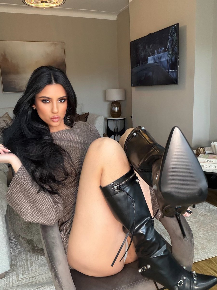 iamtbs1's tweet photo. Sure you love what you seeing 
Serving one of the most beautiful goddess on earth 🥰 https://t.co/JVWKNWi4VC