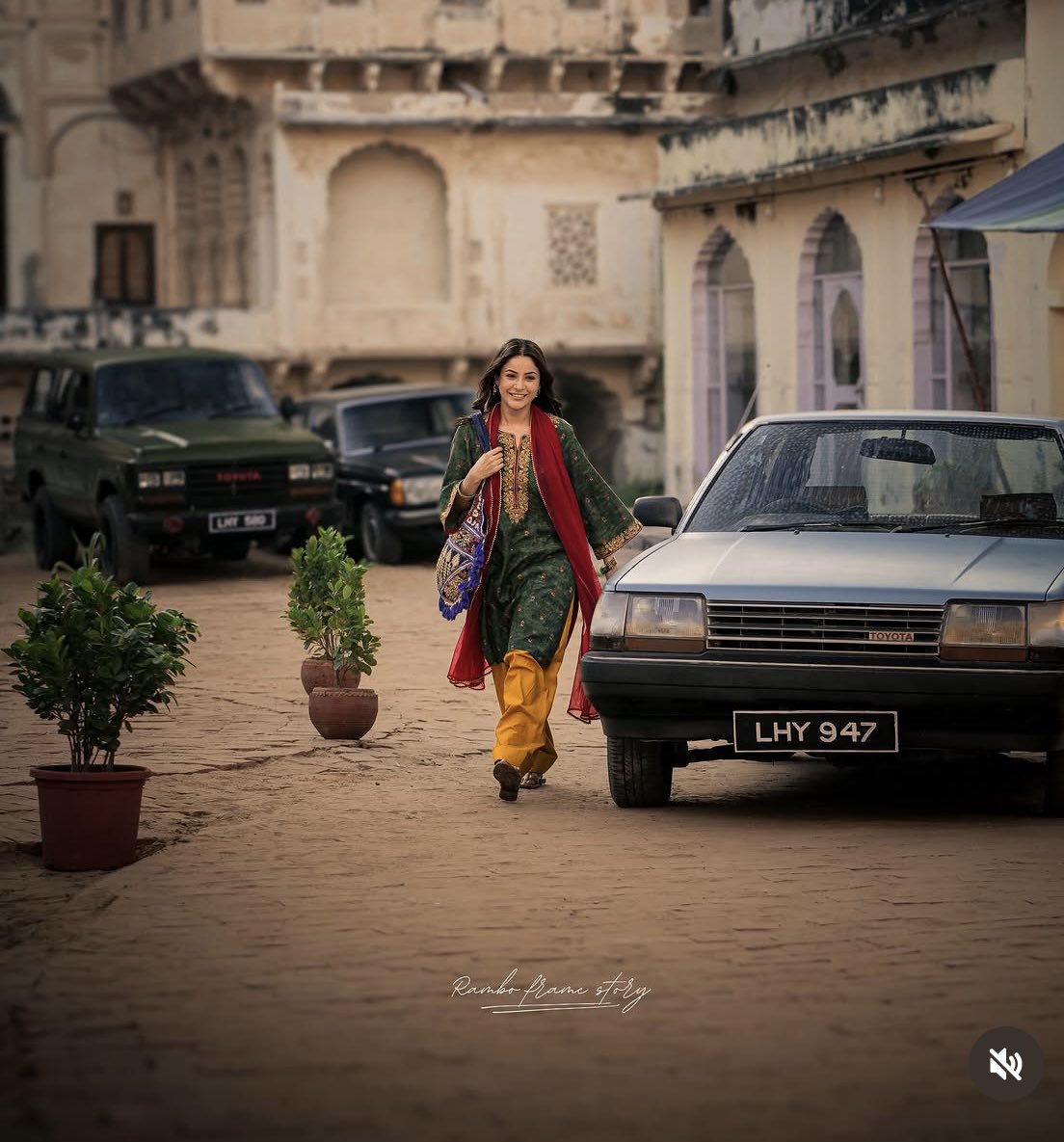 Ritu19791's tweet photo. NEW INSTA POST ALERT ‼️ 

AHAHA looking so adorable and beautiful 😍 

#ShehnaazGill https://t.co/9nBaxF2pUu