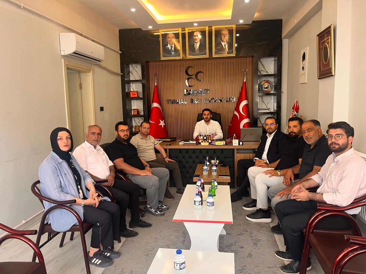 MUSIAD_Tokat's tweet photo. Başkanımız İhsan Misafir üyelerimizle birlikte, MHP Turhal İlçe Başkanı Şenol Ayten'i ziyaret etti.

Gerçekleştirilen ziyarette şehir gündemine ilişkin konular ve ortak istişare kültürünün önemi üzerine değerlendirmelerde bulunuldu.

Nazik misafirperverlikleri dolayısıyla Sayın Şenol Ayten'e teşekkür ediyor, çalışmalarında başarılar diliyoruz.

#MÜSİADTOKAT
#BİRVEBERABER