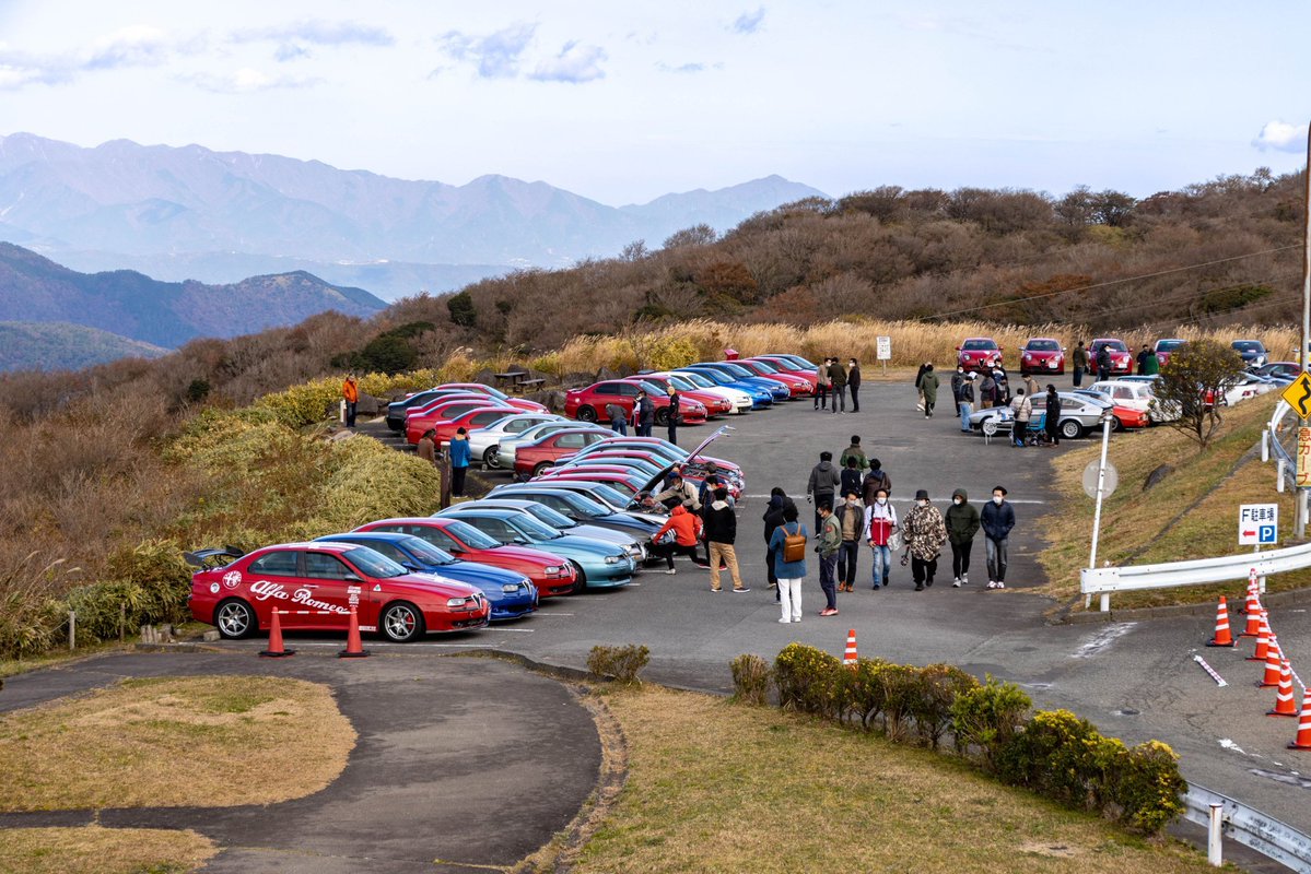 ouji_0811's tweet photo. というわけで今年もやりますalfaromeo 156 20th anniversario! 
今年は156生産終了20周年＆156MTG10周年！
10/31（土）にバイカーズパラダイス南箱根さんの駐車場です
156に限らずアルファロメオ他、車種に制限ありません 
参加者把握のためツイプラから参加表明お願いします
https://t.co/ehF8TVhIYg https://t.co/ESfkOyt3wp