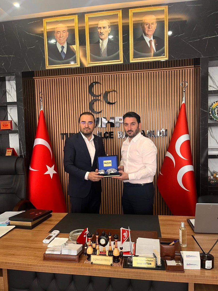 MUSIAD_Tokat's tweet photo. Başkanımız İhsan Misafir üyelerimizle birlikte, MHP Turhal İlçe Başkanı Şenol Ayten'i ziyaret etti.

Gerçekleştirilen ziyarette şehir gündemine ilişkin konular ve ortak istişare kültürünün önemi üzerine değerlendirmelerde bulunuldu.

Nazik misafirperverlikleri dolayısıyla Sayın Şenol Ayten'e teşekkür ediyor, çalışmalarında başarılar diliyoruz.

#MÜSİADTOKAT
#BİRVEBERABER