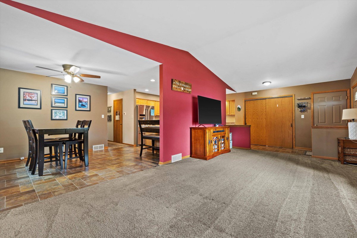 Keberlein's tweet photo. Under contract in Kenosha’s southside! 🏡  

This 3 bed/2 bath ranch at 7913 48th Ave wowed buyers with its oversized kitchen, finished lower level, and quiet fenced yard—move‑in‑ready homes like this don’t sit long.  

See more: https://t.co/WxdAJYYYH7  

#Kenosha #UnderContract https://t.co/jWKTke2w6f