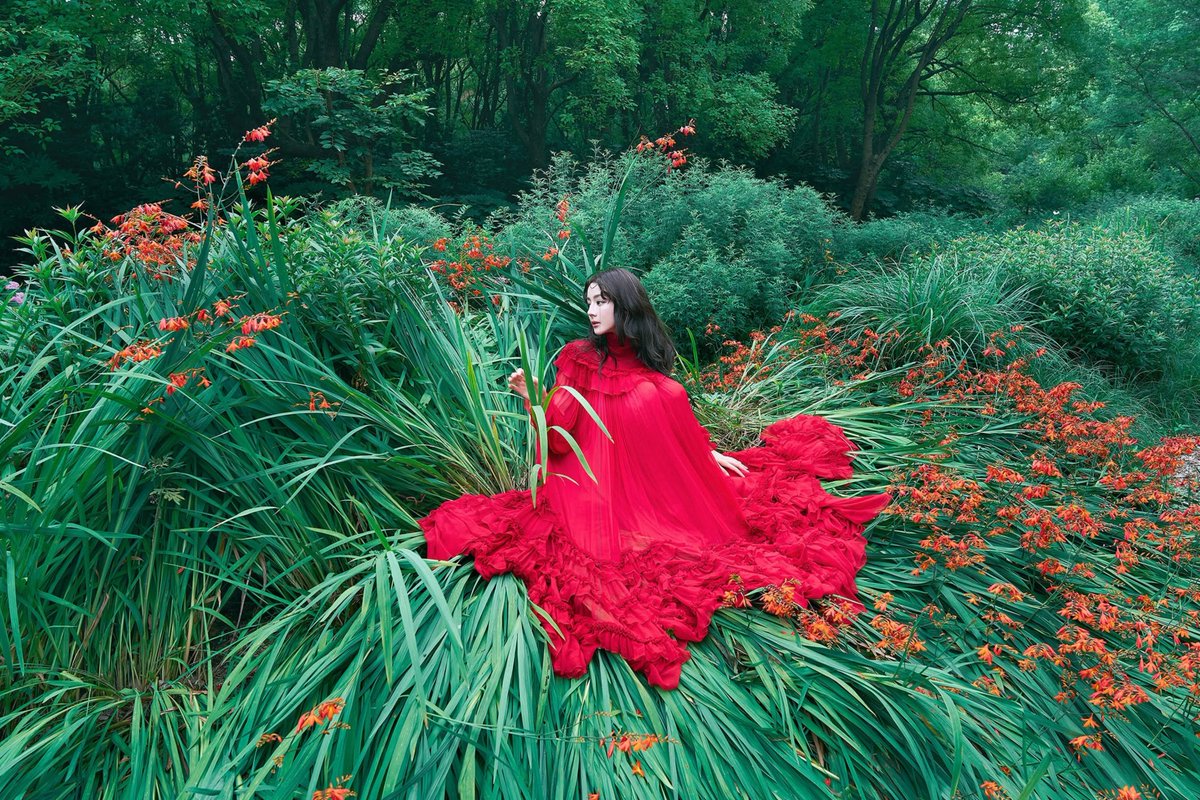 ANJL888's tweet photo. Vogue China on Instagram: “People used to say I was too sensitive, and I’d wonder: Is being sensitive really such a bad thing? Should I be more outgoing? Less sensitive? Now I think it’s just internet slang. After a while, there’ll be a different word to replace it. Sensitivity is part of who I am. It helps me observe and feel things. It’s a really good thing, just like the changing seasons are all beautiful. I love my strengths, and I love my flaws too.” Dilraba’s way of seeing the world has changed. She no longer puts other people ahead of herself. She’s learned to see herself and accept herself.

There are always paths that fork in life. What determines whether we’re happy isn’t what we choose, but what we believe in.The year of turning thirty is generally seen, by secular definition, as the age when a person starts to mature. But Dilraba says with a smile that she’s still growing, and that every moment of self-reflection may bring unexpected changes. “Some people might say, ‘You’re already 34. How much more do you need to grow?’ But I think people keep growing throughout their lives. Even in my sixties, I could still go to a senior university. When I was in my twenties, I didn’t have much free time to really nurture my inner growth, so I fell behind in that regard. That’s why I’m always trying to catch up now.”

For more content, please refer to the August issue of VOGUE China.

Please visit Vogue China on Instagram leave a heart and a comment 👇 https://t.co/tW1VivRPap

#Dilraba #Vogue