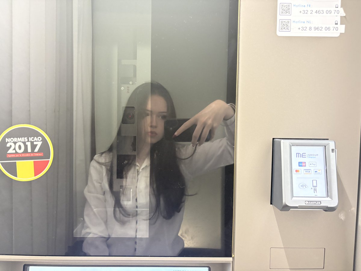 midnightinslb's tweet photo. bday month 🐬🎀 https://t.co/ip7PKq4GH2