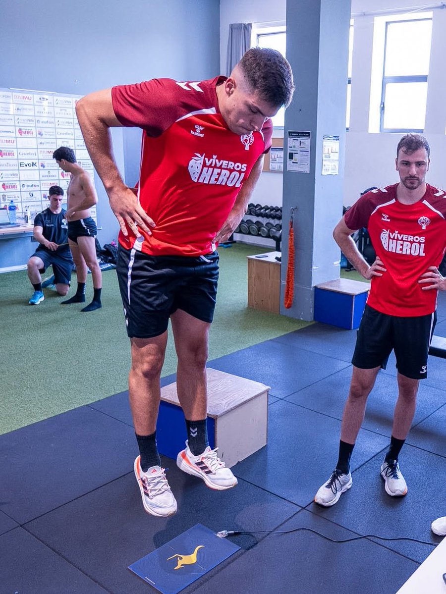 BalonmanoNava's tweet photo. 𝘗𝘳𝘪𝘮𝘦𝘳𝘢𝘴 𝘷𝘢𝘭𝘰𝘳𝘢𝘤𝘪𝘰𝘯𝘦𝘴 ✅️

Pruebas físicas, fisio, nutrición... así ha sido la mañana de nuestros guerreros antes del primer contacto con la pista 🏟 

¡Con muchas ganas de empezar! 🫡

#ViverosHerolBmNava 🔴⚪️
#GuerrerosNaveros
#LigaNEXUSENERGÍAASOBAL https://t.co/gvGw9JUr4q