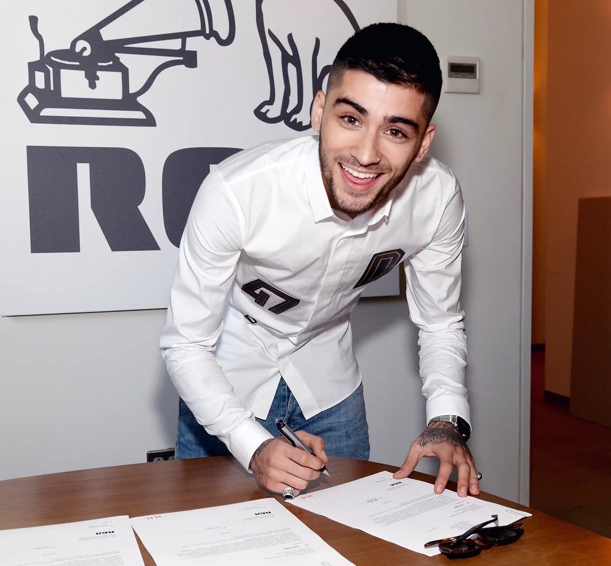 swimmingseaz's tweet photo. happy 11 years of solo zayn to everyone celebrating https://t.co/514UEwbQjX