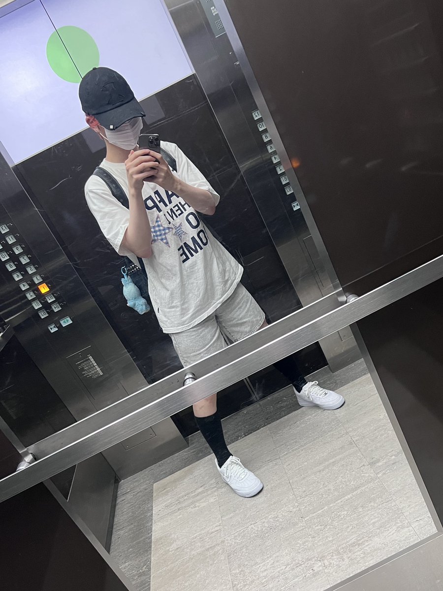 2005_kotaro's tweet photo. 美容クリニックに行く時は、アップセルされないように支払い能力ゼロの服装で行き、カウンセリングでは「働いてません‼️」と言う https://t.co/IzJU9w4DUp