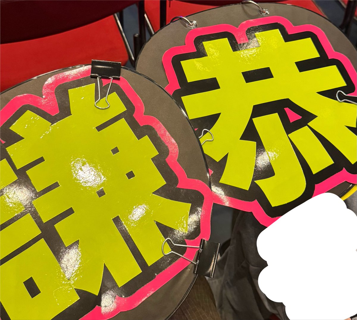 lva_lr23's tweet photo. なにわ男子に長尾謙杜に初めて会えた🫶
みんなかっこよすぎて可愛すぎてメロい

ファンサもらえんかったけど目あってお手振りしてくれて銀テも取れて天最高！

ママが大吾から2回お手振りもらえてた！
なにわドハマりしてファンミも行くって笑

謙杜のファンサもらうことが今の夢
みんな　ありがとう https://t.co/fWtpY2WRWo