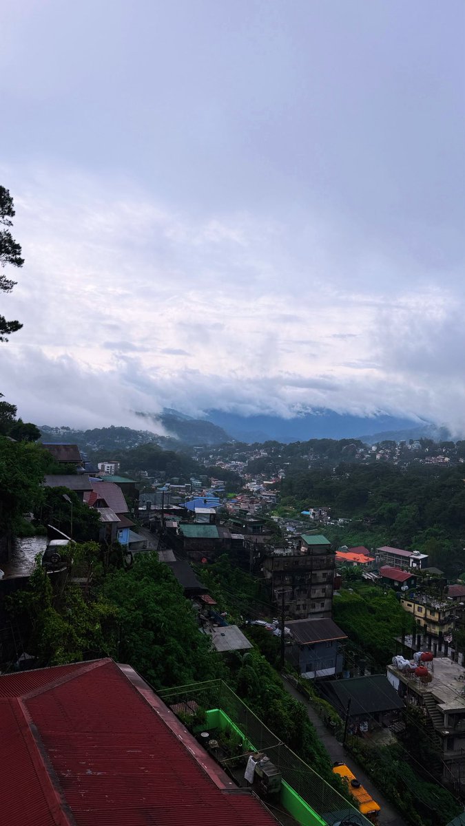 m9dlf's tweet photo. Baguio🌧️☂️ https://t.co/QDkbovBbfj