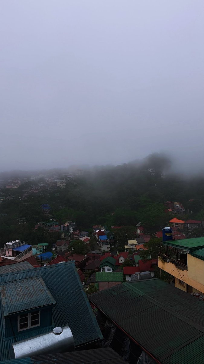 m9dlf's tweet photo. Baguio🌧️☂️ https://t.co/QDkbovBbfj