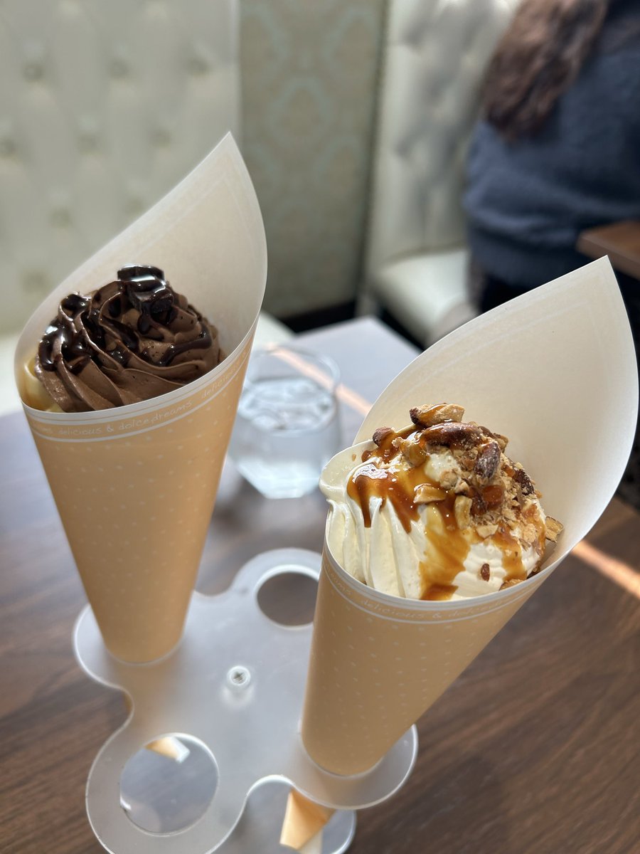 Yesman5296's tweet photo. そういえばこの前クレープ食べ放題行って来た。10個くらいいけると思ったけど、生地が分厚くて、ホイップもクドくて、5個で終わった。笑 https://t.co/Kf04OQYDTR