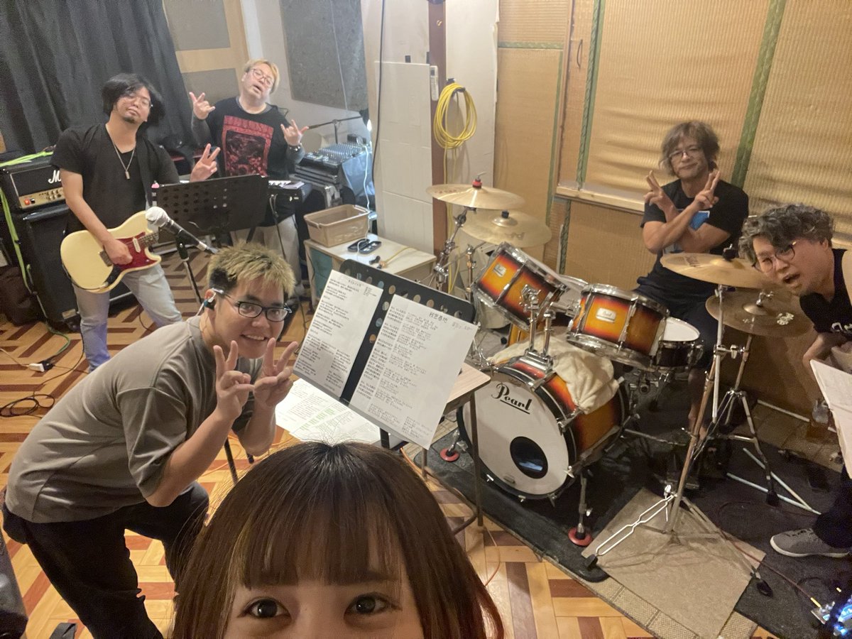 w1a6g2n0po's tweet photo. 推し娘！！！そろった！(◜ᴗ◝ )

こんな時間にスタジオ！！！👀👀👀
わお！！！ https://t.co/xN8mzUltOu