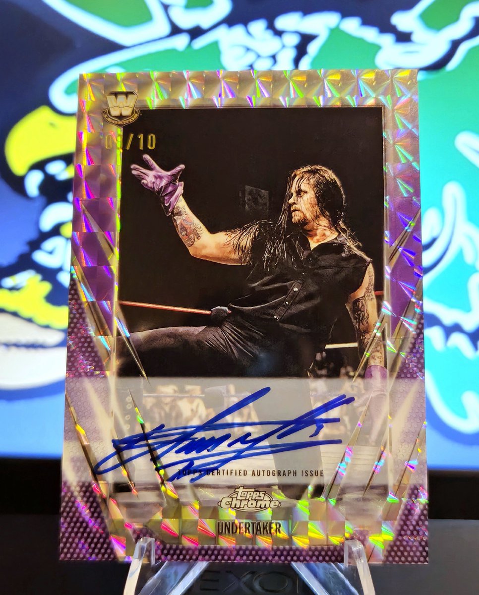 DFWstormreport's tweet photo. 🪦A couple of my favorites from this years Topps Chrome set. Undertaker has one of the cleanest autographs. 
#wrestling #wrestlingcardwednesday #hobby https://t.co/O7Z4xHjAIB