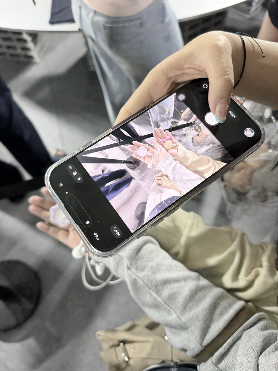 bbaebimoon's tweet photo. แนะนำทุกคนเอา cable protector มาติดหูฟังสายคับ น่ารักก. . .10000%❣️เพิ่มดาเมจความน่ารักㅜㅜ #RIIZE_ARCHIIVEinBKK https://t.co/5VLqVmYD5V