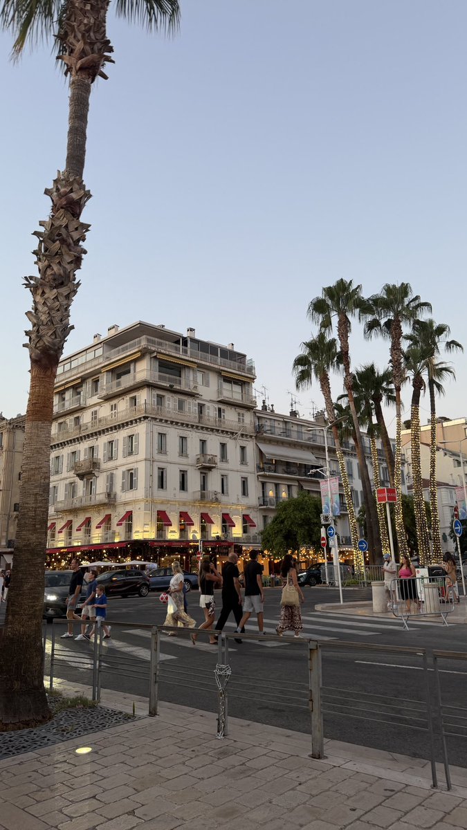 zaaayyed's tweet photo. Cannes 🇫🇷🌊 https://t.co/AhiZ3qHRfS
