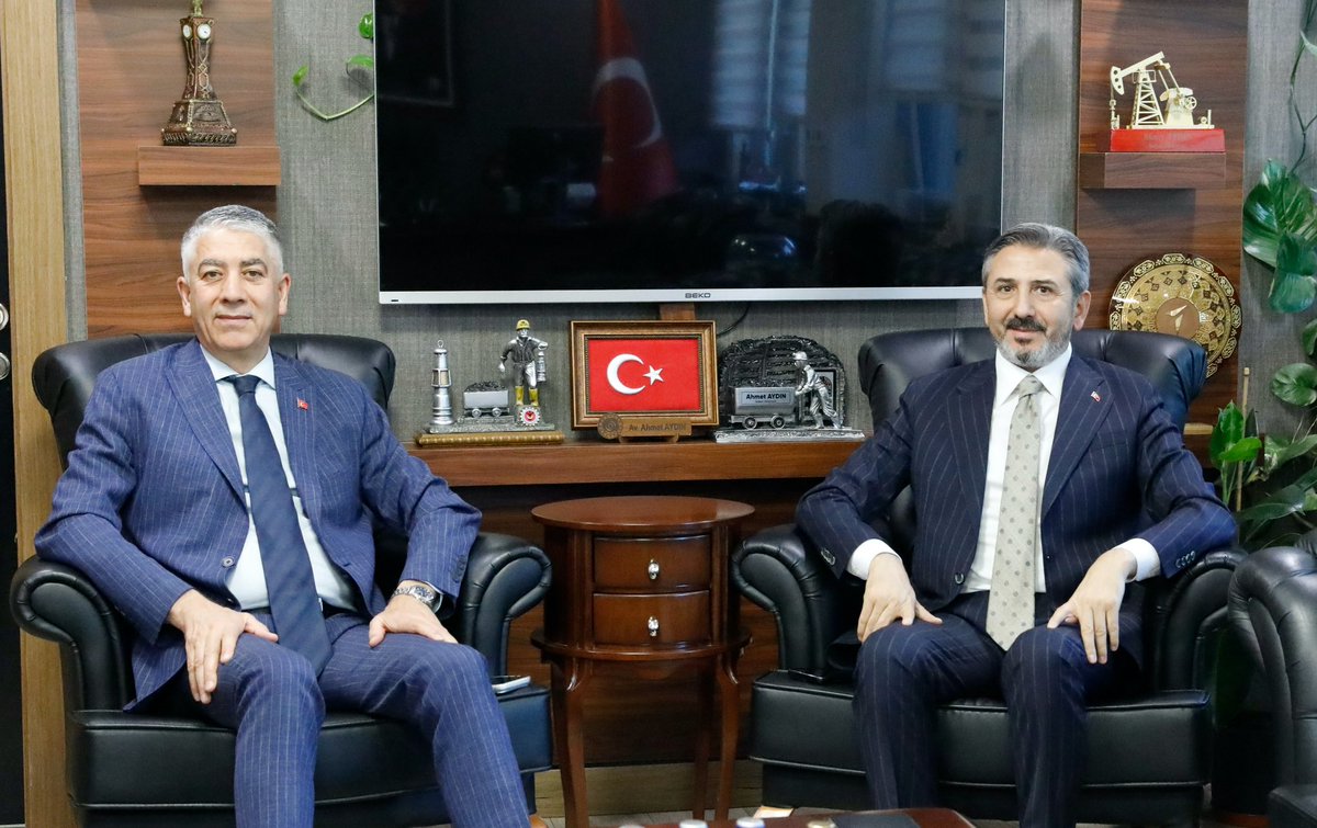 AhmetAYDIN_02's tweet photo. Dışişleri Bakan Yardımcımız Sayın Hacı Ali Özel’i Bakanlığımızda misafir ettik.

Ülkemizin öncelikli gündemleri, kurumlarımız arasındaki iş birliği ve ortak çalışma alanlarına ilişkin verimli bir istişare gerçekleştirdik.

Nazik ziyaretleri için Sayın Bakan Yardımcımıza teşekkür ediyor, çalışmalarında kolaylıklar diliyorum.