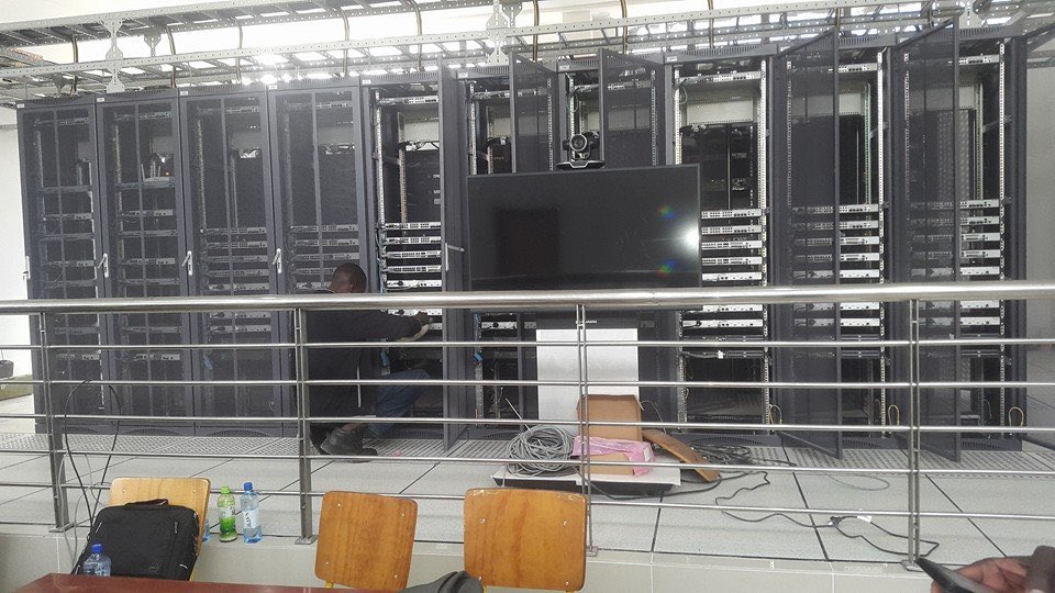 AfroGrowth360's tweet photo. 🇨🇩 DRC is accelerating digital growth! The $300M National Broadband Backbone framework is finalized. 💻🌐
🏗️ Status: 5,000km terrestrial fiber optic engineering maps are approved.
🔬 Impact: Connecting major cities to subsea cables for faster, cheaper internet. https://t.co/hXkl8ghUXT