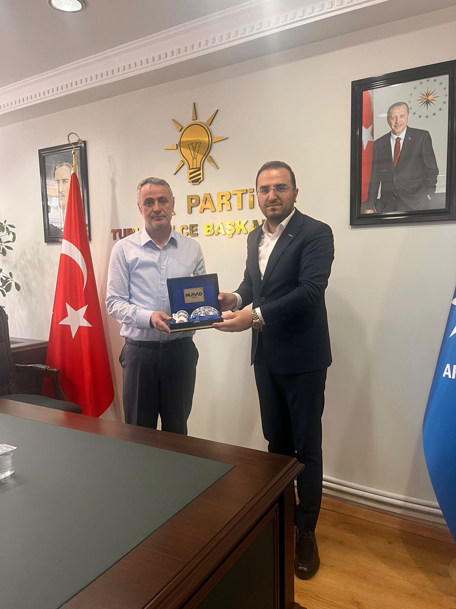 MUSIAD_Tokat's tweet photo. Başkanımız İhsan Misafir üyelerimizle birlikte, AK Parti Turhal İlçe Başkanı Abdullah Ay'ı ziyaret etti.

Gerçekleştirilen ziyarette, ilçe gündemine ilişkin konular ile şehrimizin ekonomik ve sosyal gelişimine katkı sağlayacak hususlar üzerine karşılıklı istişarelerde bulunuldu.

Nazik ev sahipliği dolayısıyla Sayın Abdullah Ay'a teşekkür ediyor, çalışmalarında başarılar diliyoruz.

#MÜSİADTOKAT
#BİRVEBERABER
