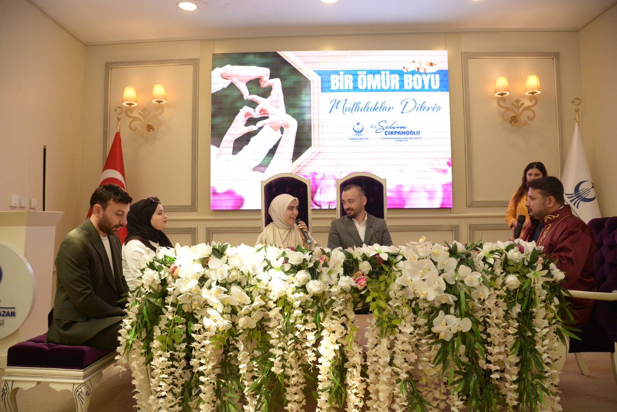 kazan_belediye's tweet photo. Başkanımız Sn. Selim ÇIRPANOĞLU, Fatma Nur Avşar ve İbrahim Metin çiftinin nikah akdini gerçekleştirerek mutlu günlerinde yanlarında oldu. 

Kıymetli ailelerine hayırlı olsun dileklerimizi iletiyor, çiftimize bir ömür boyu mutluluklar diliyoruz. 💐 https://t.co/6yABDLaXL0