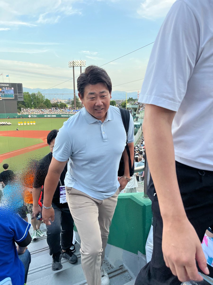 JanuaryRiver1's tweet photo. めっちゃいい席だったな（実況解説に行くために通るっぽい） https://t.co/nC9cJXrlYj