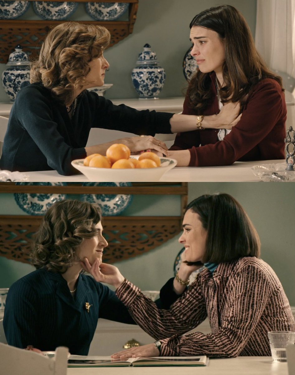 sapphicsathome's tweet photo. Hemos pasado de “nuestro amor no está hecho para este mundo” a una realidad en la que ambas están juntas, la familia lo sabe, trabajan en igualdad de condiciones y deciden sobre su relación con mucho amor y comunicación https://t.co/6S0q7uyJVK