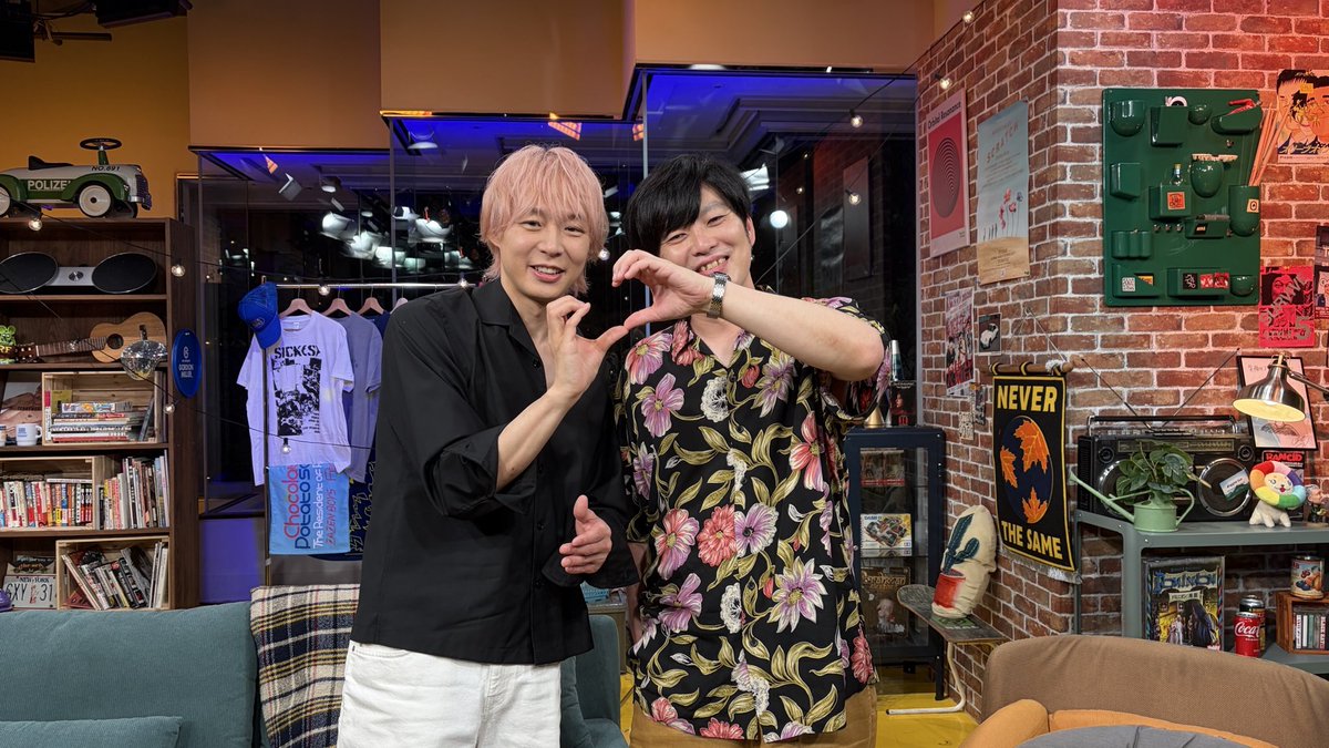Room_No70_'s tweet photo. 今夜もご視聴ありがとうございました‼️
このあと26:30から再放送📺

漢字を勉強しているということで
初の書道にも挑戦💪
生放送後のアフタートークが入った
TVer見逃し配信もお楽しみに✨

@Japan_jp_office @tohyamagrunge 
#パク・ユチョン #遠山大輔 https://t.co/L2N2dighfg