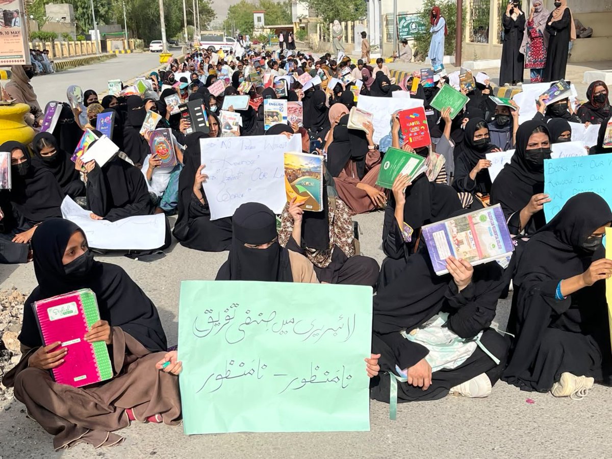 StudentsofKzdr's tweet photo. آج مورخہ 29 جولائی 2026 بروز بدھ خضدار ڈیجیٹل لائبریری کے حق میں ایک پُرامن واک کامیابی کے ساتھ منعقد کی گئی۔ یہ واک شہید عبدالرزاق چوک، خضدار سے شروع ہوئی۔  شرکاء نے اس بات پر زور دیا کہ ڈیجیٹل لائبریری کا مسئلہ صرف طلبہ کا نہیں بلکہ پورے خضدار کے تعلیمی مستقبل کا مسئلہ ہے۔ https://t.co/j48NctMEFN
