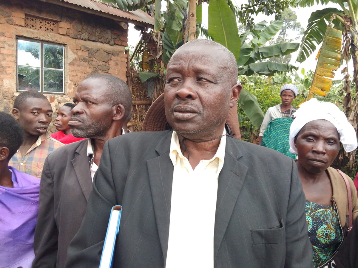 Metropolit18344's tweet photo. Voters of Gapfurizo, Nyarubuye S/C, have accused the @UgandaEC of refusing to repeat the LC1 election, yet Tuesday's election was conducted without the official voters' register. The contest was between Habumuremyi Maxima "Magisi" (NRM) and Bizimana Steven Kabaliga (Independent). https://t.co/rgkOvh53Jf