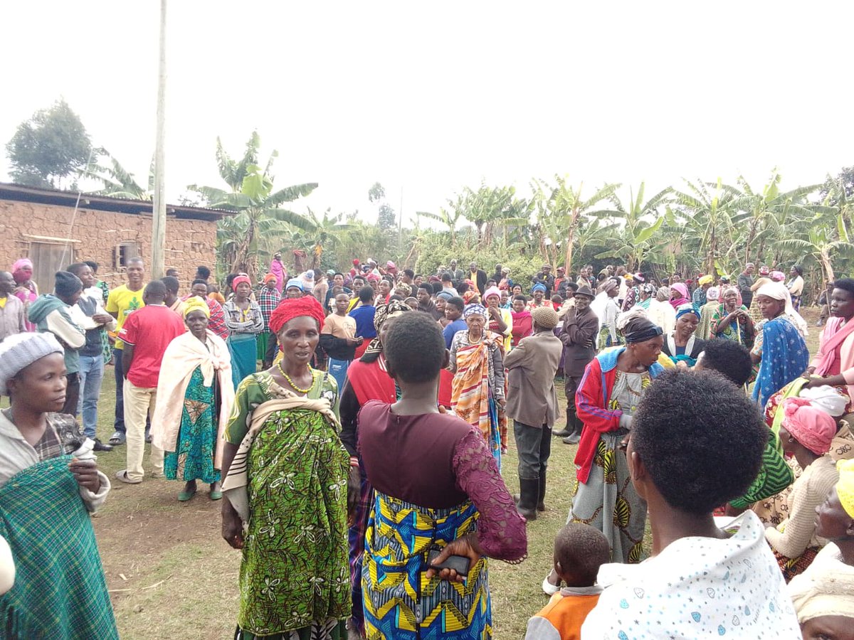Metropolit18344's tweet photo. Voters of Gapfurizo, Nyarubuye S/C, have accused the @UgandaEC of refusing to repeat the LC1 election, yet Tuesday's election was conducted without the official voters' register. The contest was between Habumuremyi Maxima "Magisi" (NRM) and Bizimana Steven Kabaliga (Independent). https://t.co/rgkOvh53Jf