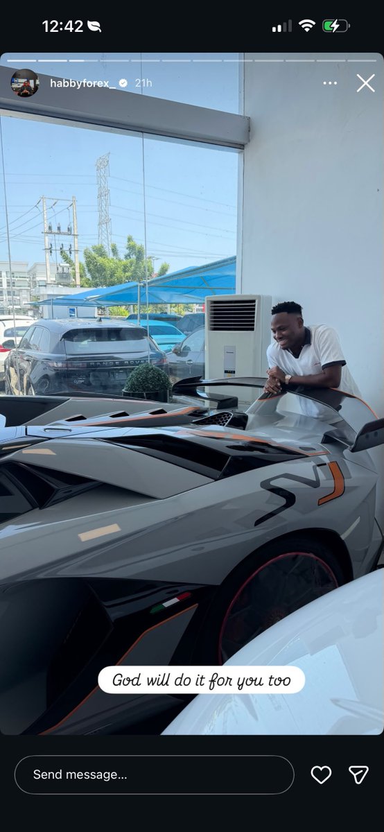 abazwhyllzz's tweet photo. Jeffrey Benson dey admire Lamborghini SVJ??? Person wey never see him Ferrari fix for months! 🤣😭 https://t.co/y8cEqaDA5h