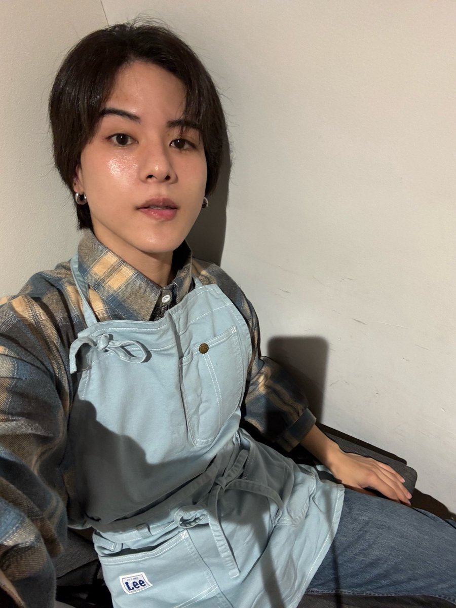 official_enjin's tweet photo. 《#Arik》

やっほー！えりく
NATSLIVE🍳4周年記念日だった!

後半のちびっこ倶楽部は
海老天丼食べたよ!🦐

NATSLIVEのスタッフさんが
ケーキ🎂作ってくれてたみたい‼︎

今回もおいしいごはん作れた!
次も楽しみだ!

#ENJIN_BRAZE #RightNowこの夏
#君を待ってる #ブレイ期
#ENJIN
#ENJIN_Arik https://t.co/u5PwUnn0LC
