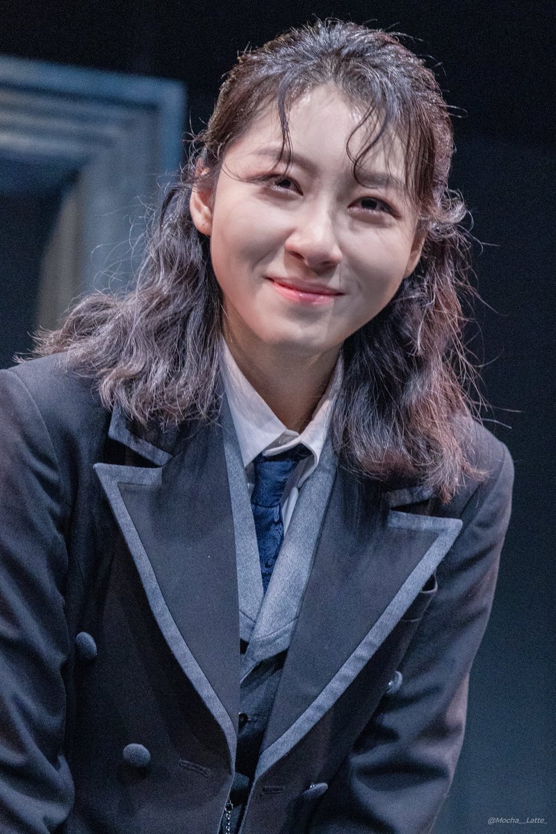 Mocha__Latte_'s tweet photo. 260729 연극 지킬 앤 하이드 커튼콜📸
퍼포머 | #장보람 https://t.co/RDsm6O7Qan