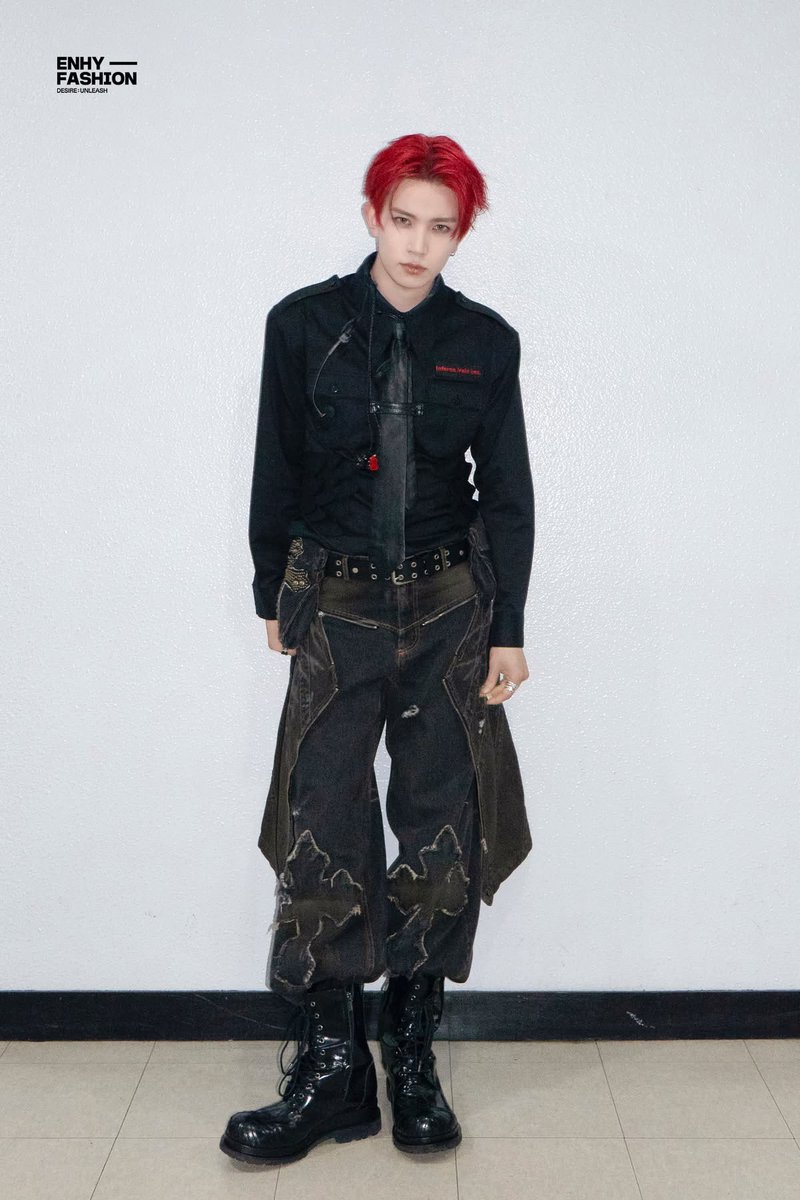 Sayuri77xve's tweet photo. Do you know any other idol who looks this incredible with red hair? He’s truly one of a kind—where passion and beauty exist in perfect harmony. ❤️🔥

 #HEESEUNG
 #EVAN https://t.co/YiUHS6OZvN