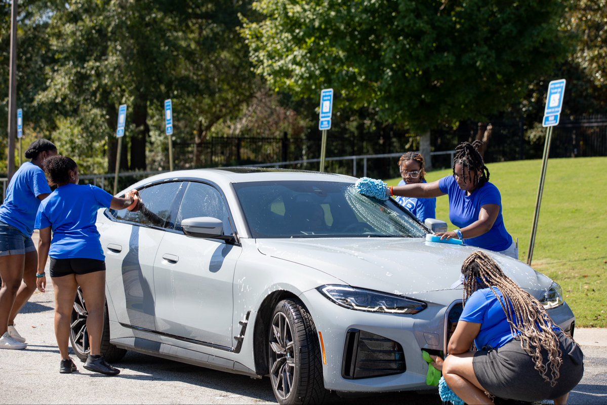 ClaytonState's tweet photo. Campus comes back to life next week. 🧡💙

We can’t wait to welcome our new and returning Lakers! See you soon Clayton State! 👀

#ClaytonState #Clayton #WelcomeWeek https://t.co/6qBJwT5QVR