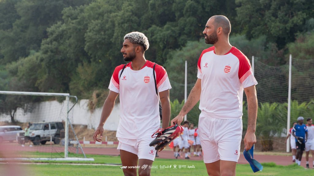 LefrikiTime's tweet photo. De nouveaux à côtés, sous les mêmes couleurs. 🤍❤️🔥
#ForzaCA #ALL4ONE #Tunisie https://t.co/lnesZSziaT