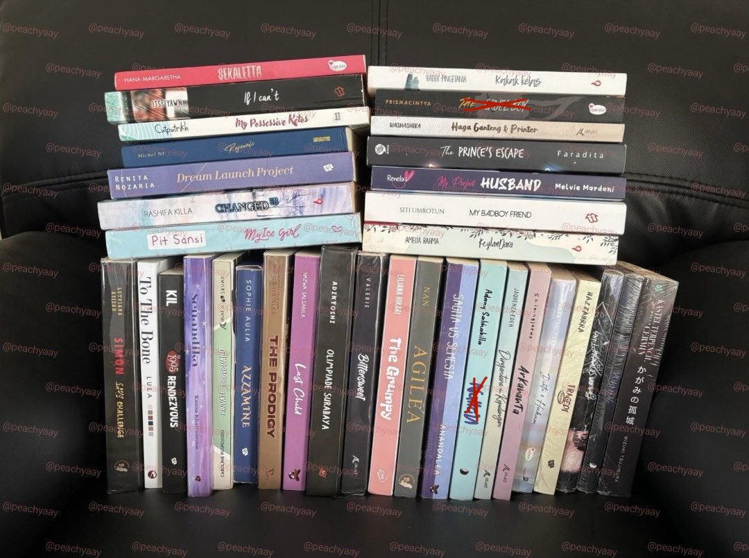peachyaayy's tweet photo. want to sell - wts preloved dan sealed/segel novel adaptasi au dan wattpad 100% original ada oren🍊 free ongkir juga, barangkali berminat. semuanya koleksi pribadi yaa^^

link shopee: https://t.co/EPtuDVa5AK https://t.co/tU85SrzzqX