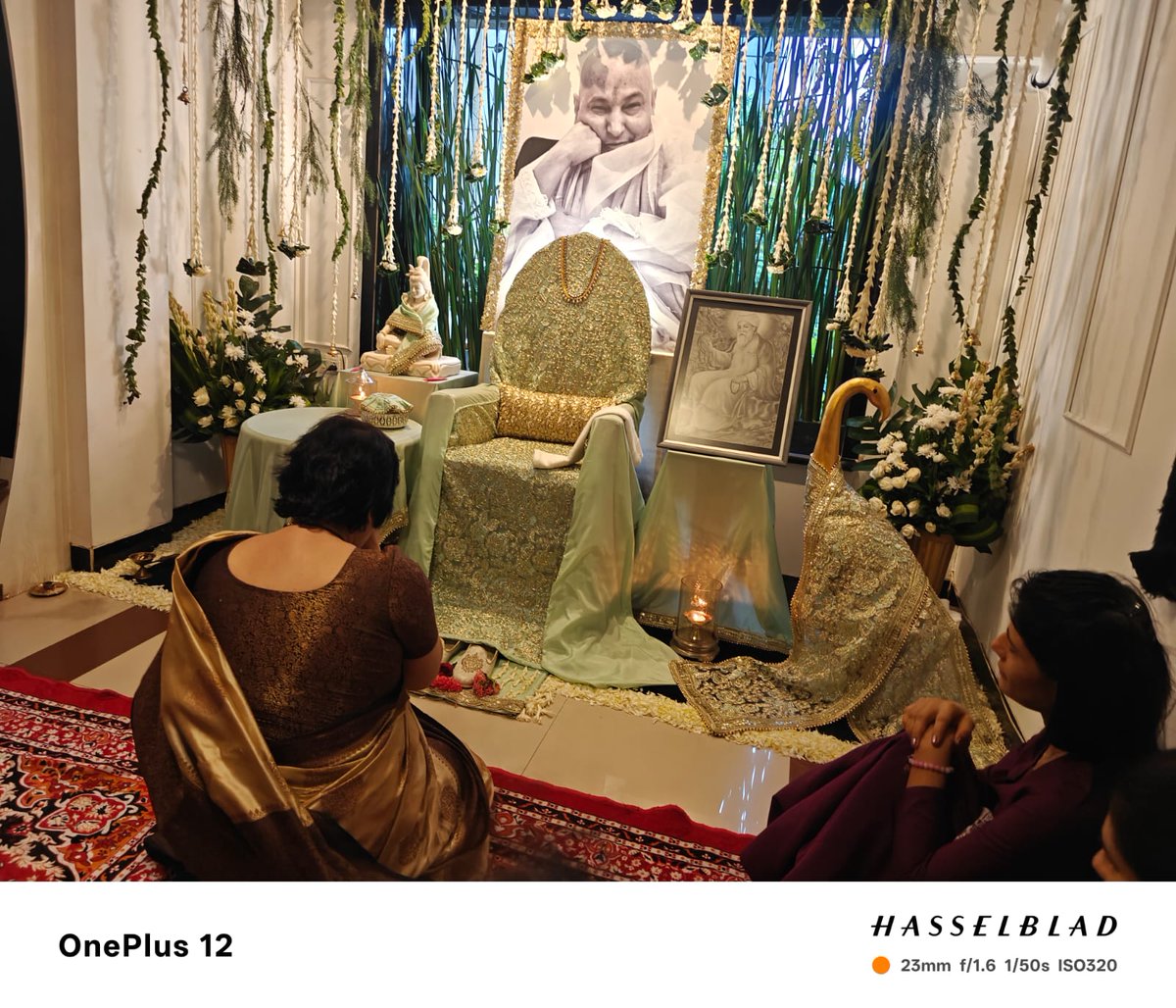 LavekarBharati's tweet photo. || जय गुरुजी ||

गुरू ब्रह्मा गुरू विष्णु, 
गुरु देवो महेश्वरा 
गुरु साक्षात परब्रह्म, 
तस्मै श्री गुरुवे नमः
गुरू पौर्णिमेच्या हार्दिक शुभेच्छा.
#Versova_Vidhansabha https://t.co/EgZiHDHWop